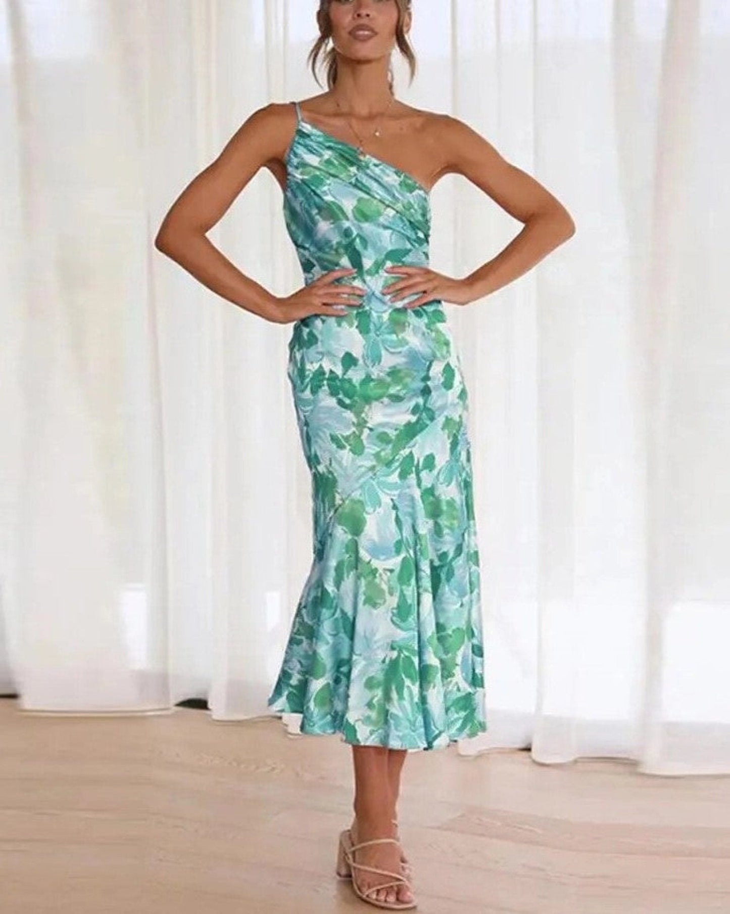 Weyla™ | Robe longue asymétrique à fleurs